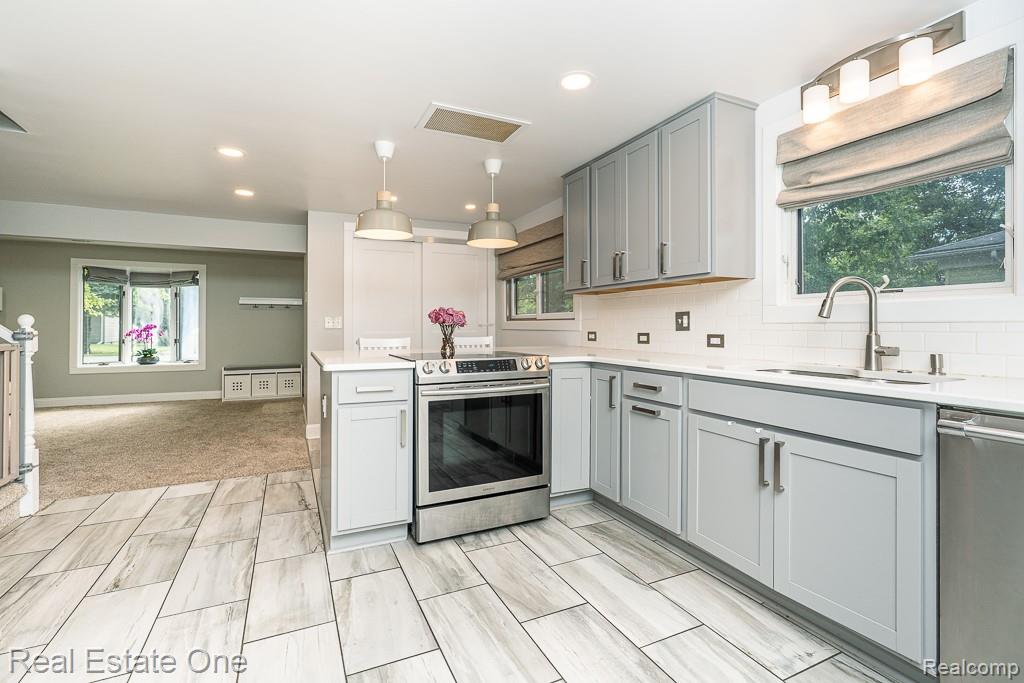 2460 Emmons Avenue Rochester Hills, MI 48307 - Photo 10 of 45