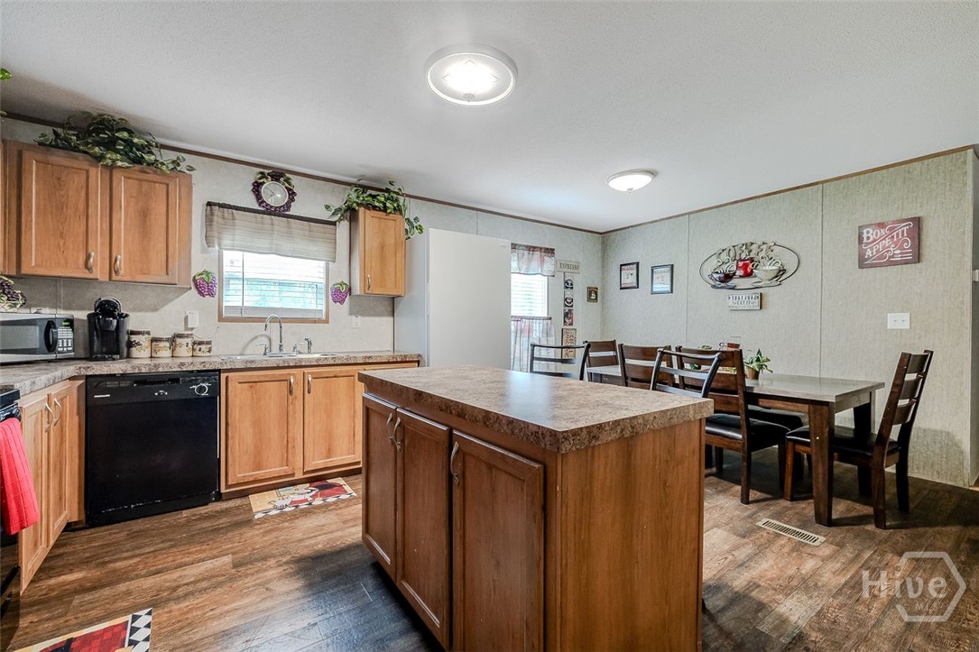 640 West 3rd Street Springfield, GA 31329 - Photo 10 of 39