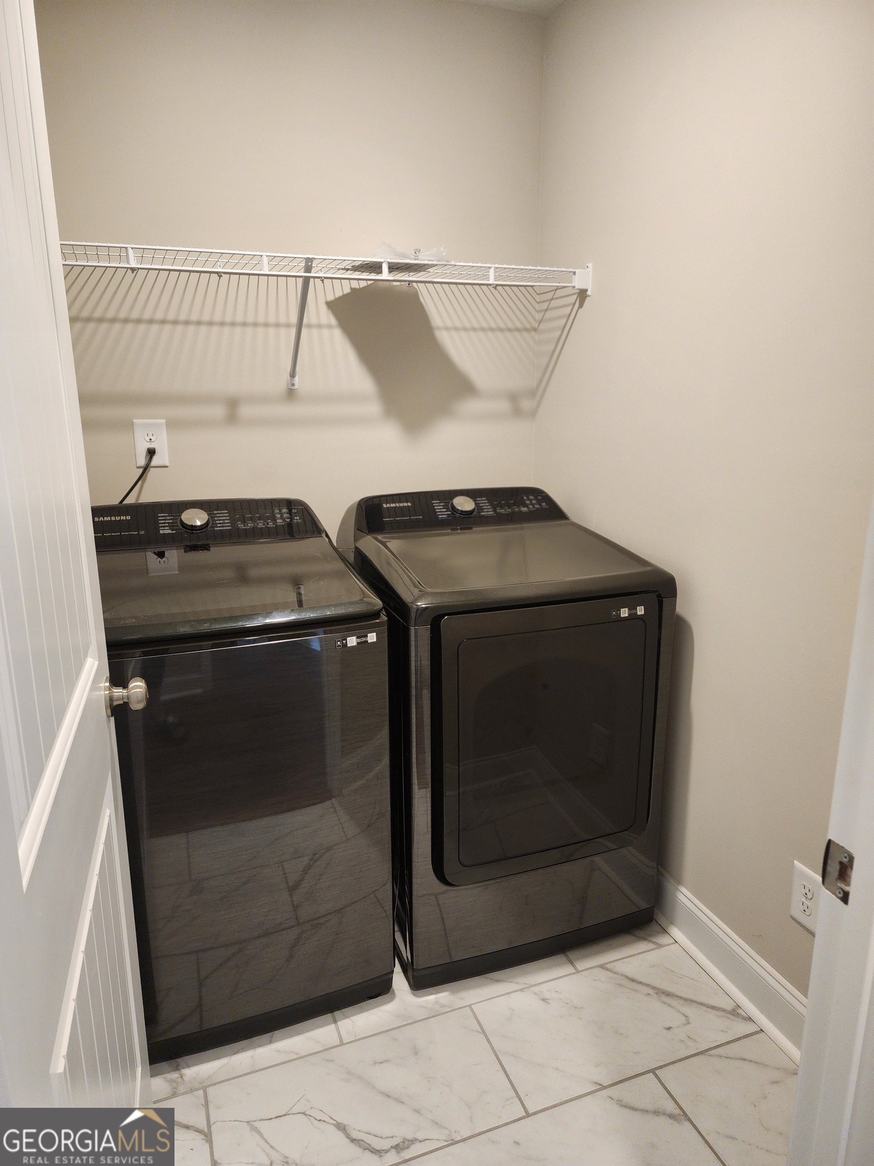 110 Rocky Road Perry, GA 31069 - Photo 10 of 10 a stove top oven sitting inside of a kitchen