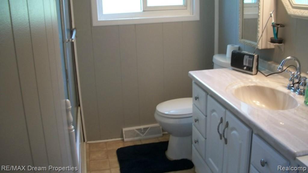 61724 Rambling Way South Lyon, MI 48178 - Photo 20 of 29 100_2942.jpg