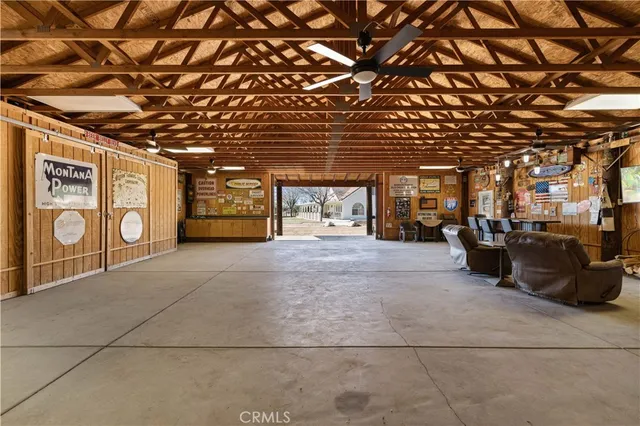 a view of a house with backyard and a tree