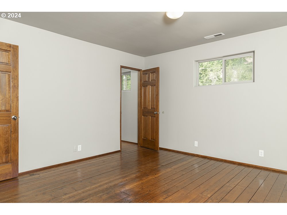 1285 North Frontage Road Wolf Creek, OR 97497 - Photo 12 of 39