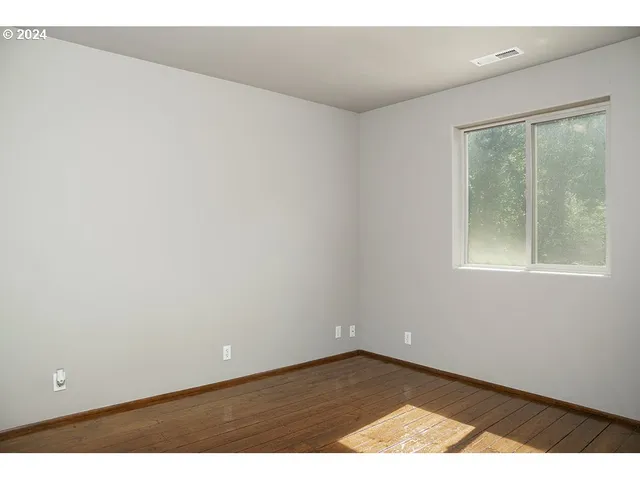 $375,000 | 1285 North Frontage Road, Wolf Creek, OR 97497