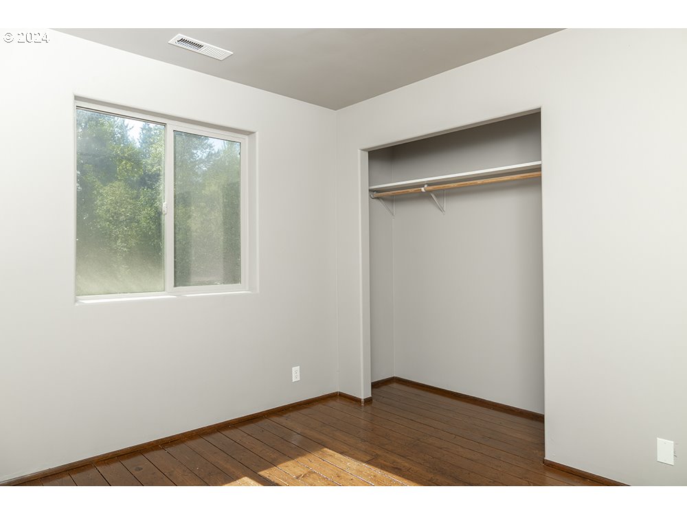 1285 North Frontage Road Wolf Creek, OR 97497 - Photo 15 of 39