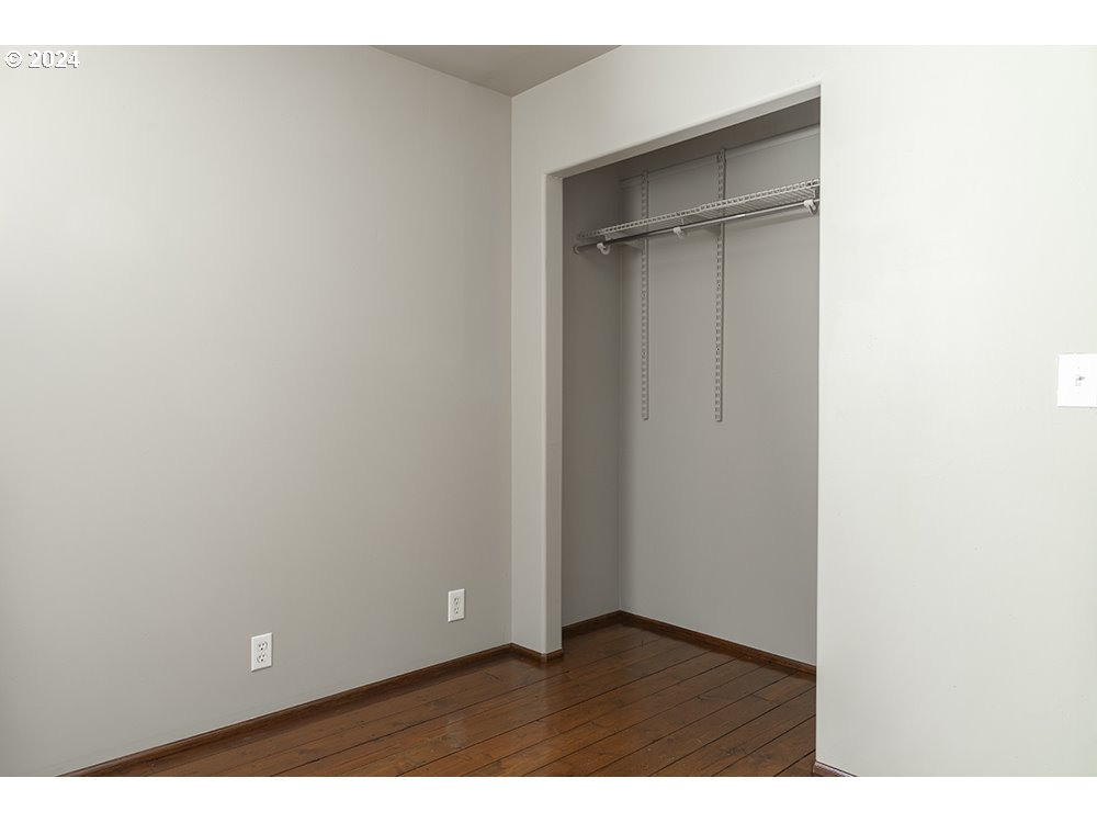 1285 North Frontage Road Wolf Creek, OR 97497 - Photo 17 of 39