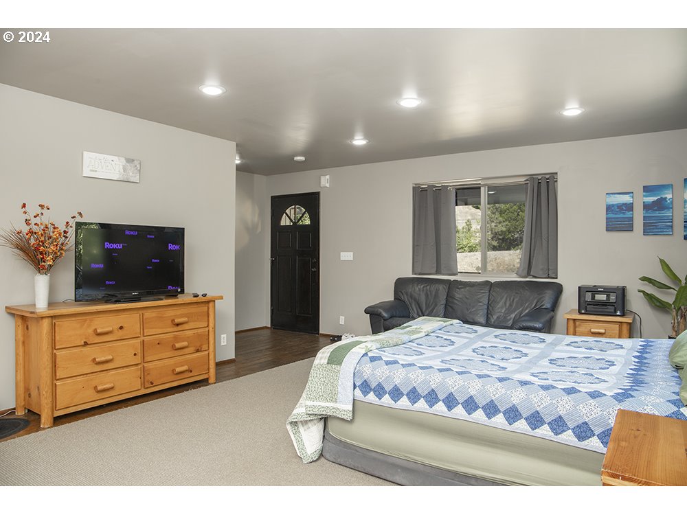 1285 North Frontage Road Wolf Creek, OR 97497 - Photo 18 of 39