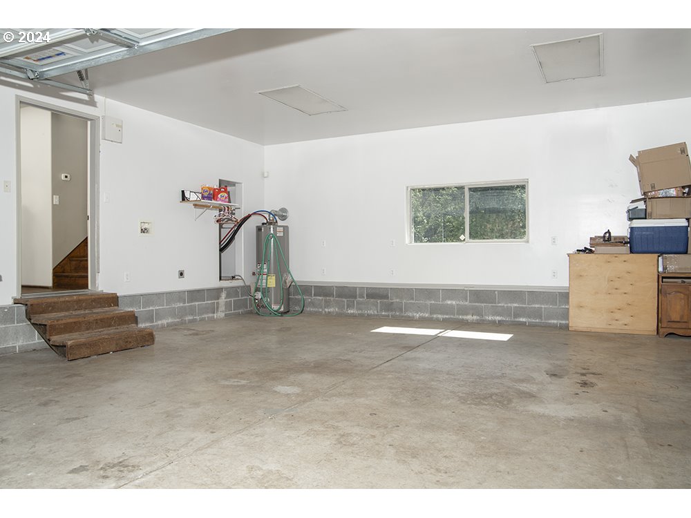 1285 North Frontage Road Wolf Creek, OR 97497 - Photo 20 of 39