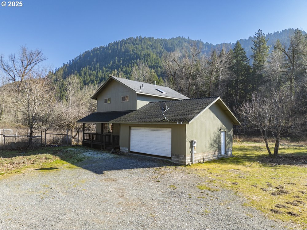 1285 North Frontage Road Wolf Creek, OR 97497 - Photo 22 of 39