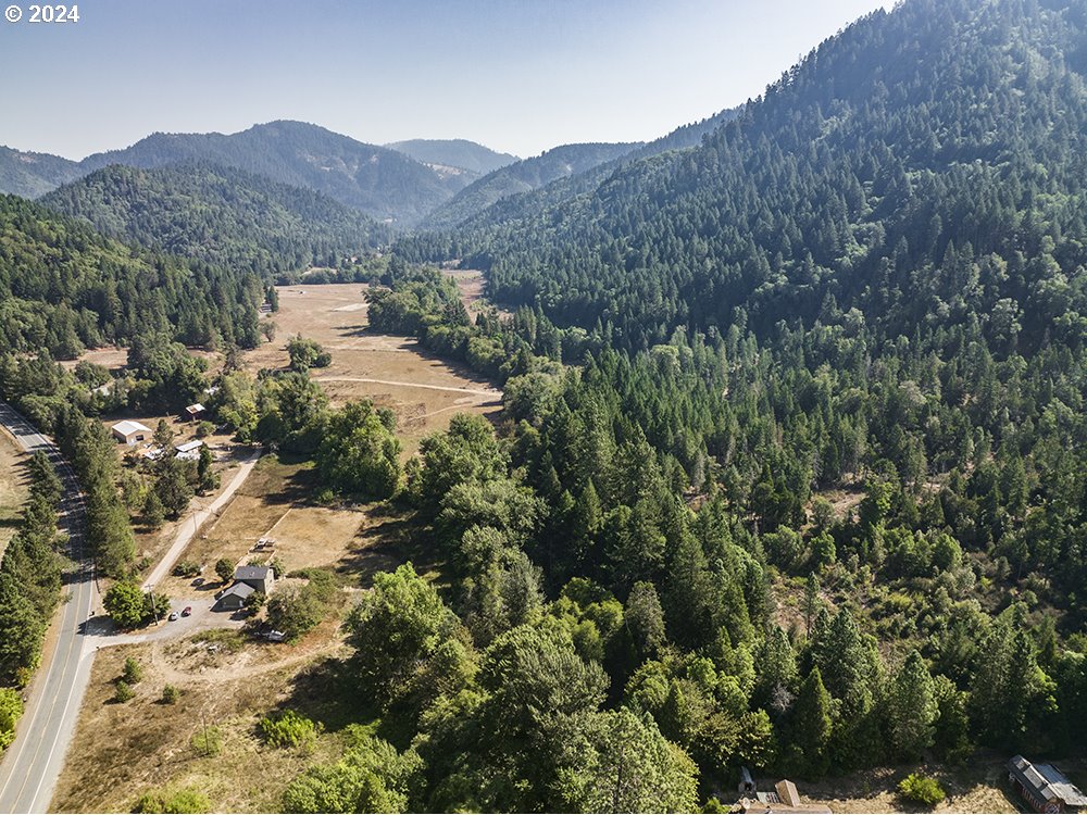 1285 North Frontage Road Wolf Creek, OR 97497 - Photo 25 of 39