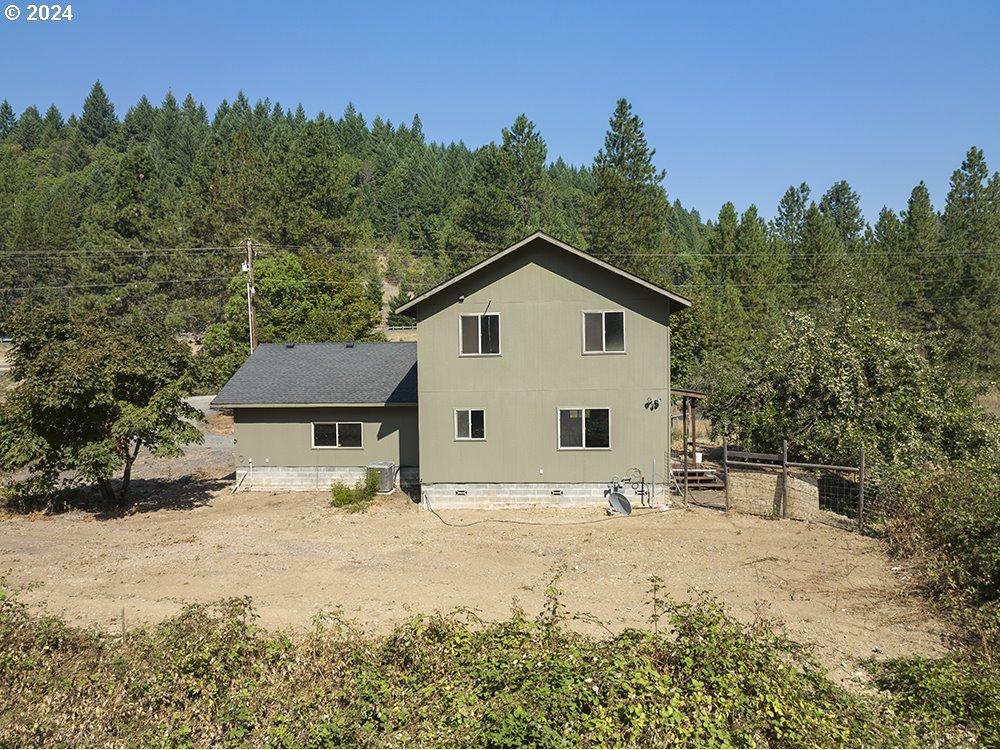 1285 North Frontage Road Wolf Creek, OR 97497 - Photo 29 of 39