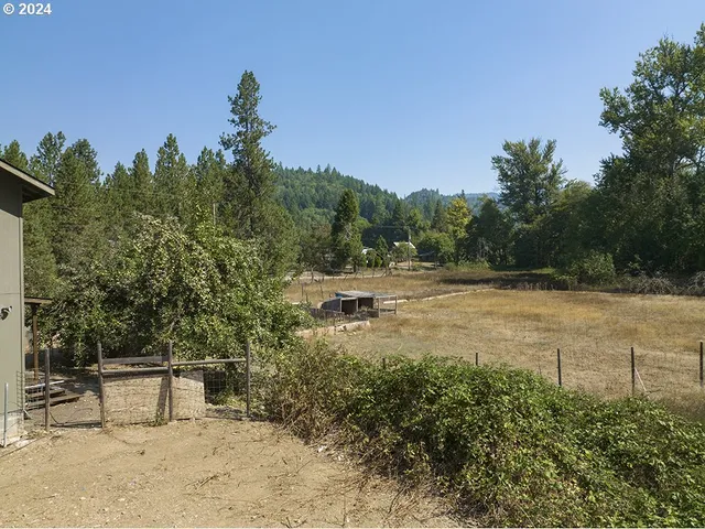 $375,000 | 1285 North Frontage Road, Wolf Creek, OR 97497