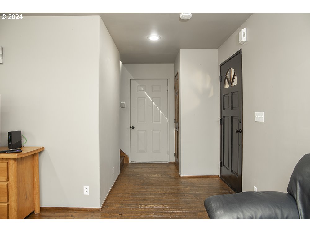 1285 North Frontage Road Wolf Creek, OR 97497 - Photo 3 of 39