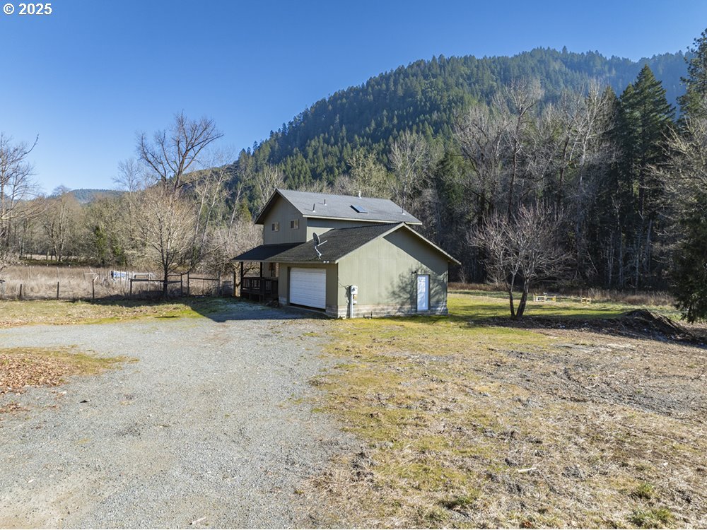 1285 North Frontage Road Wolf Creek, OR 97497 - Photo 37 of 39