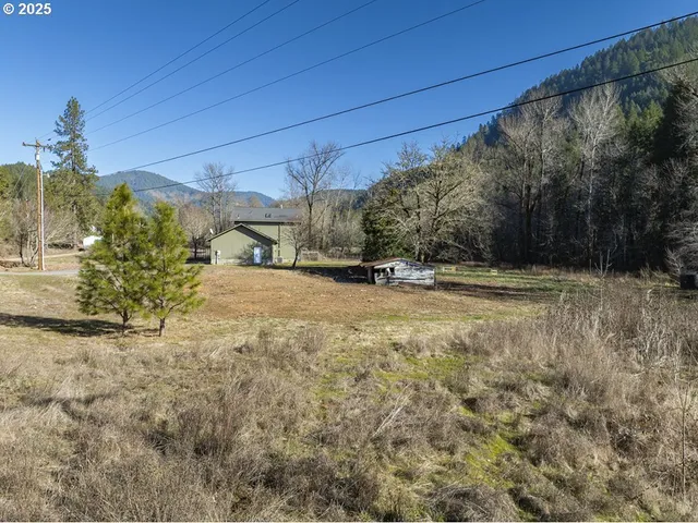$375,000 | 1285 North Frontage Road, Wolf Creek, OR 97497