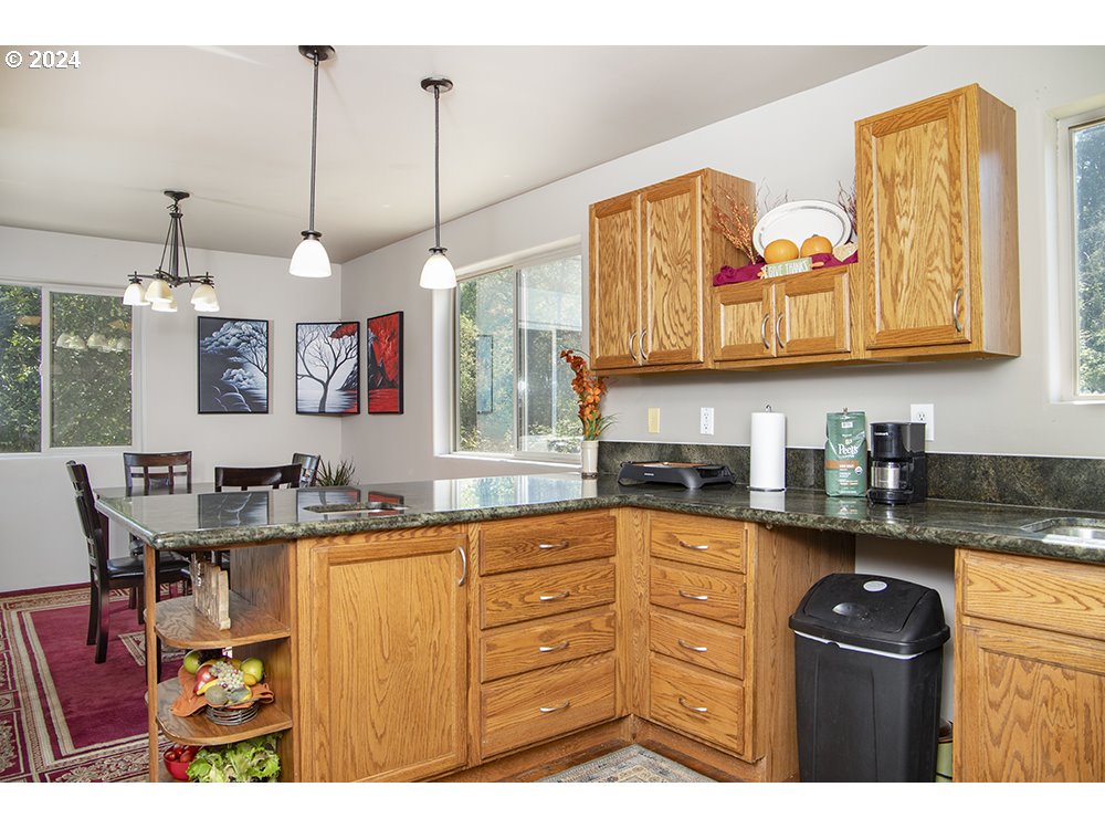 1285 North Frontage Road Wolf Creek, OR 97497 - Photo 6 of 39