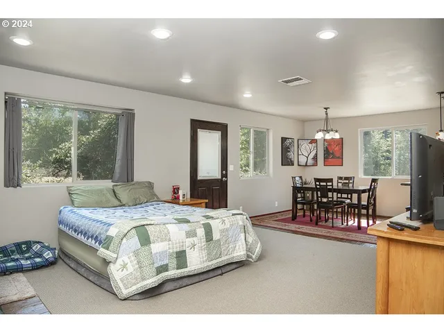 $375,000 | 1285 North Frontage Road, Wolf Creek, OR 97497