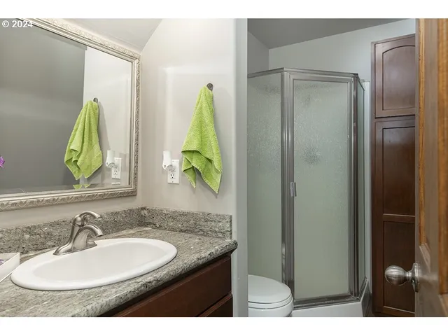 $375,000 | 1285 North Frontage Road, Wolf Creek, OR 97497