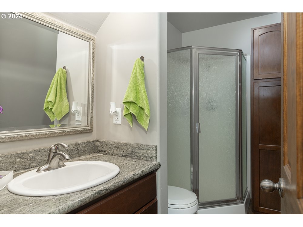 1285 North Frontage Road Wolf Creek, OR 97497 - Photo 9 of 39