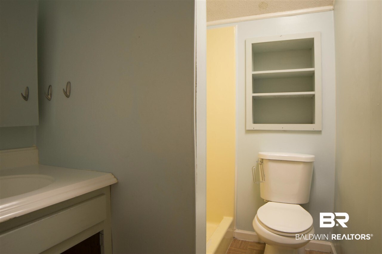 7255 Jay Lane Fairhope, AL 36532 - Photo 38 of 45 Upstairs Bathroom
