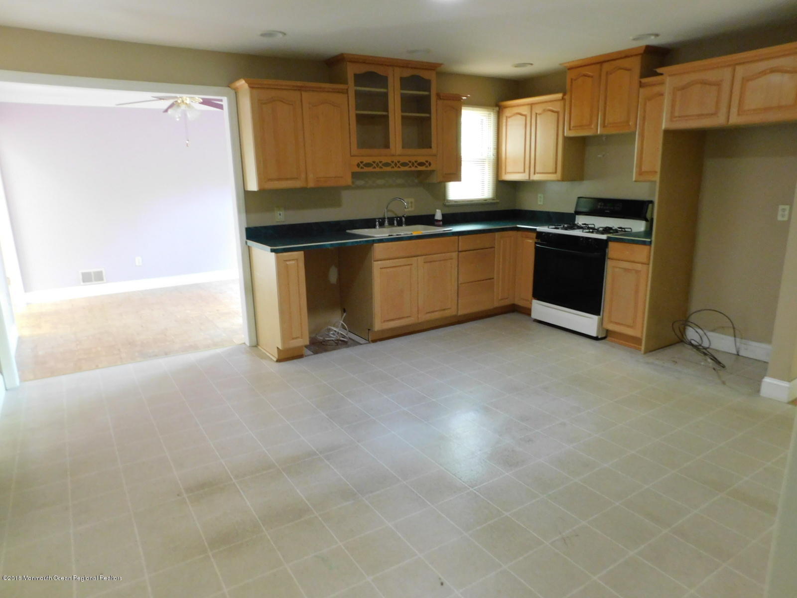 580 Diamond Road Jackson, NJ 08527 - Photo 4 of 15 DSCN3325