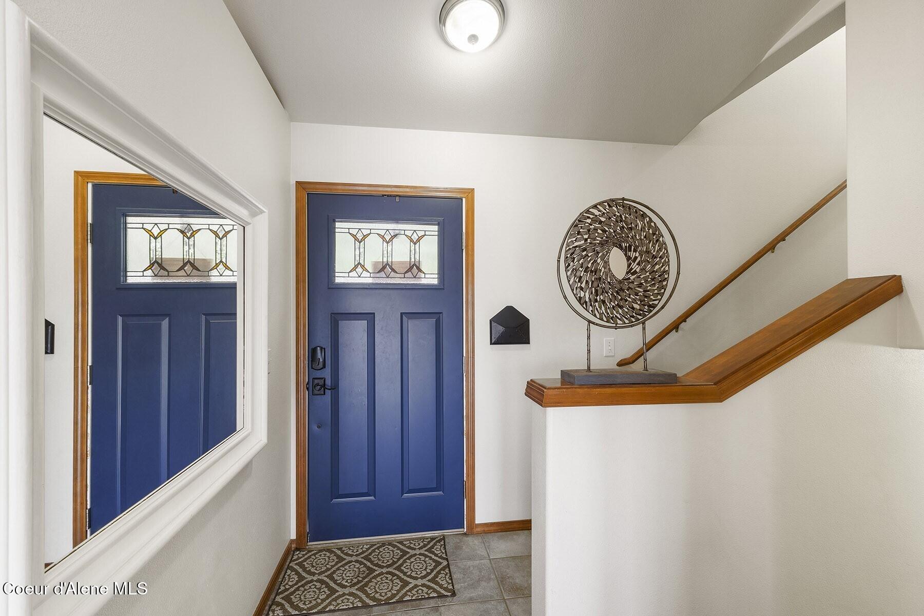 19820 South Alcan Road Coeur D'Alene, ID 83814 - Photo 27 of 81 Entry Foyer & Staircase