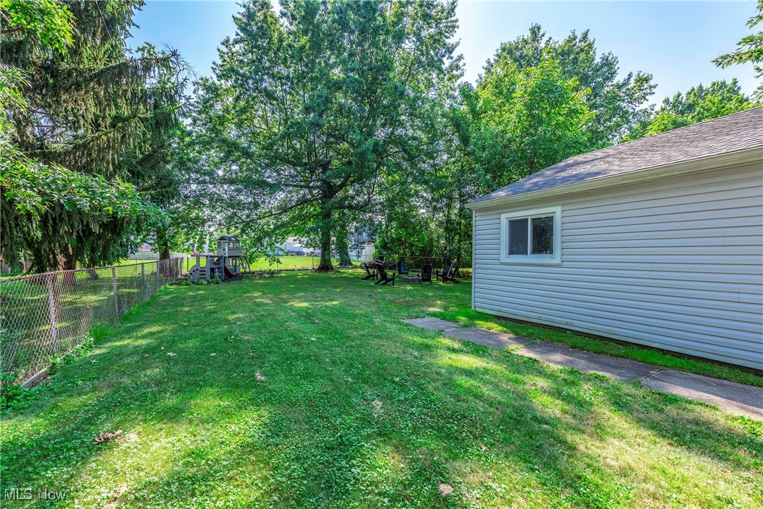1605 Lander Road Cleveland, OH 44124 - Photo 35 of 38 View of yard