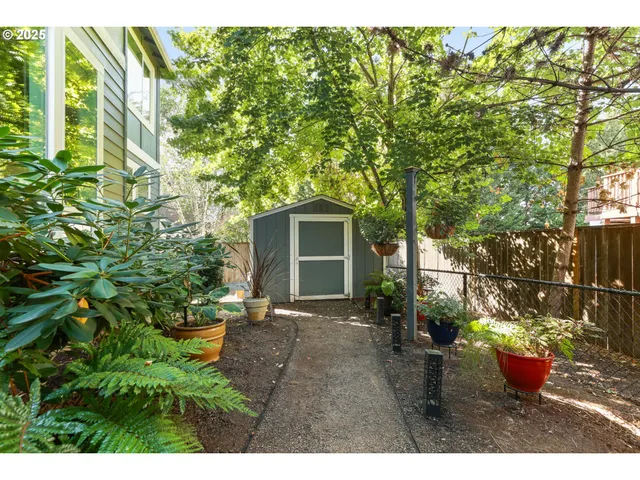 a view of outdoor space yard and porch