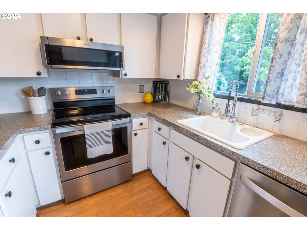 1827 Northeast Multnomah Street Portland, OR 97232 - Photo 12 of 25