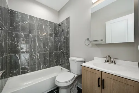 $880,000 | 3031 West Warren Boulevard, Chicago, IL 60612