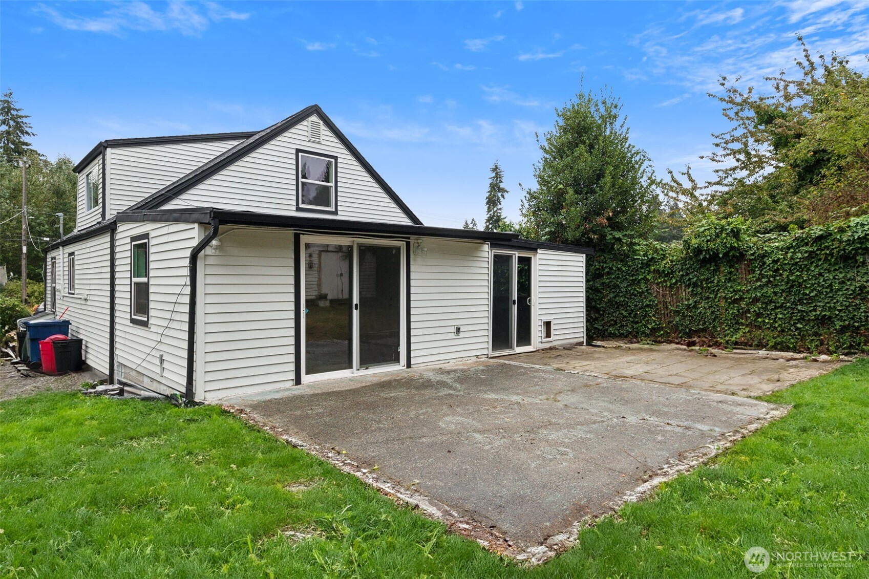 15421 10th Avenue Southwest Burien, WA 98166 - Photo 2 of 18