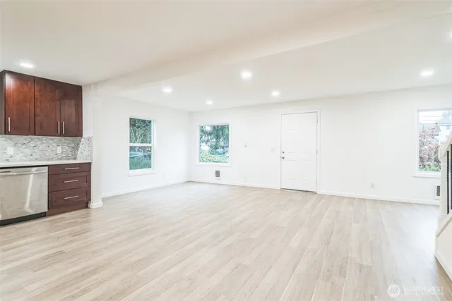 $499,900 | 15421 10th Avenue Southwest, Burien, WA 98166