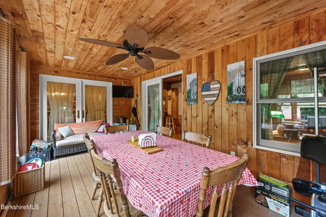 $859,900 | 135 East Street, Lee, MA 01238