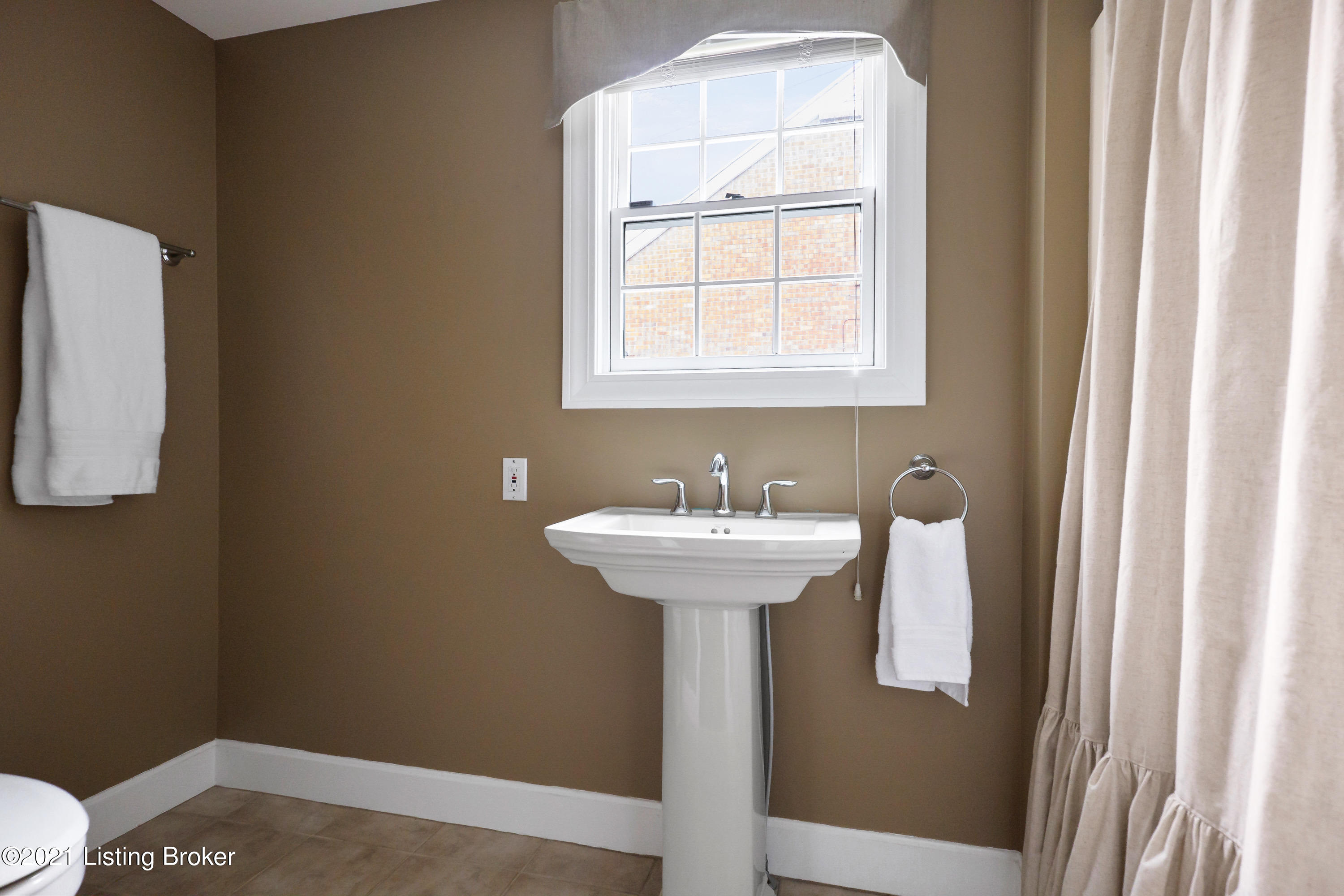 3322 Trinity Road Louisville, KY 40206 - Photo 16 of 33 1st Floor Powder Room