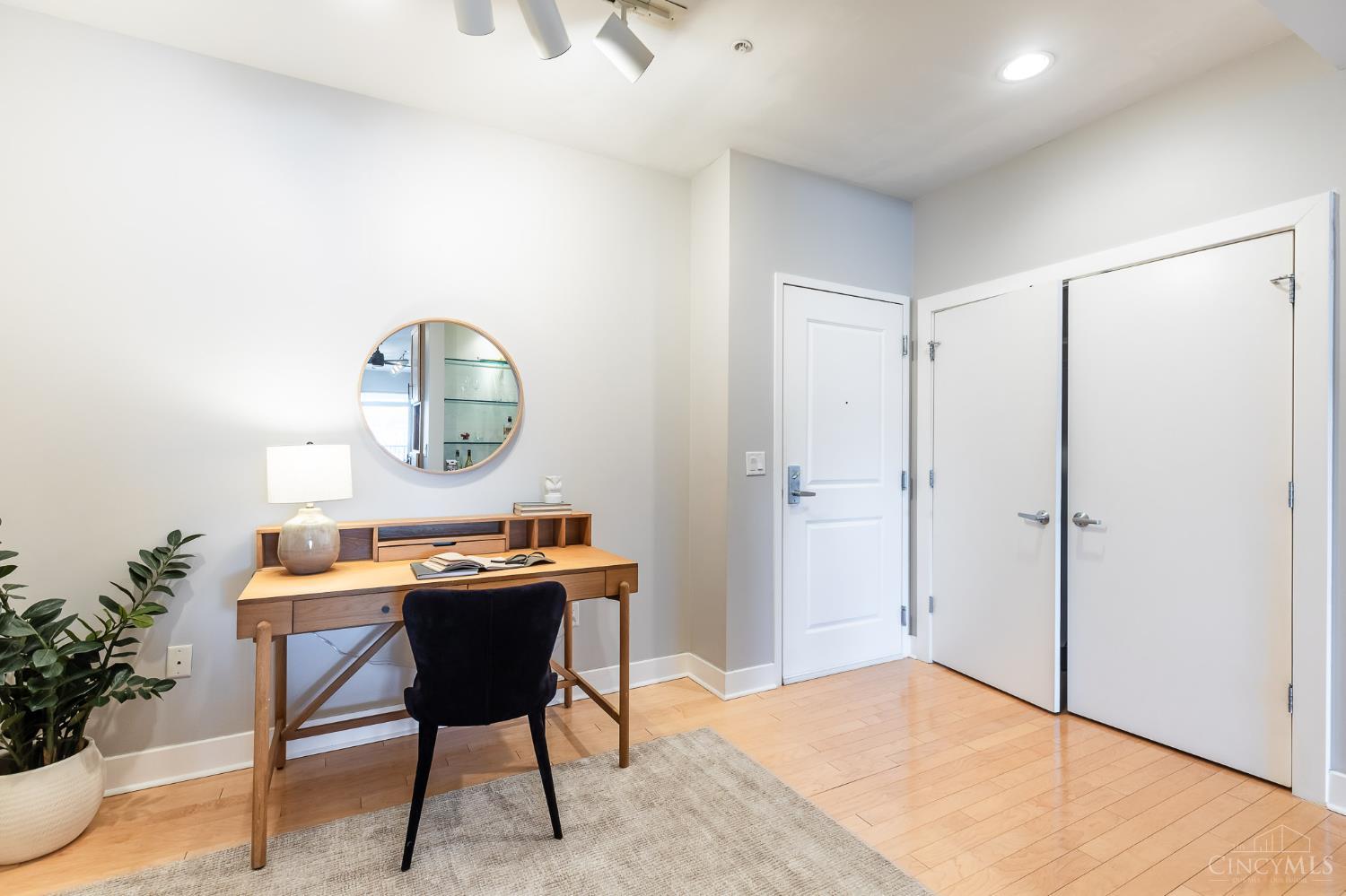 2260 Riverside Drive, Unit 405 Cincinnati, OH 45202 - Photo 4 of 32