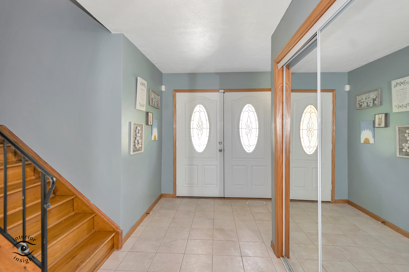 24158 Marble Road Channahon, IL 60410 - Photo 3 of 26 a view of a hallway with windows