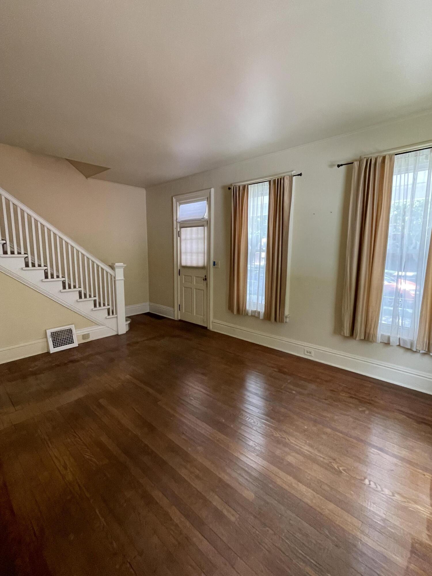 1744 Park Avenue Racine, WI 53403 - Photo 3 of 10 IMG_9722