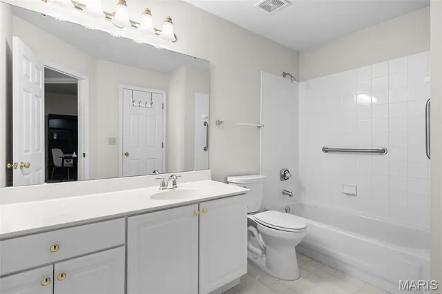 $435,000 | 16866 Chesterfield Bluffs Circle, Chesterfield, MO 63005