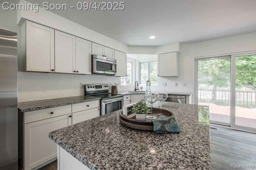 2595 Elmcrest Road Sterling Heights, MI 48310 - Photo 15 of 37