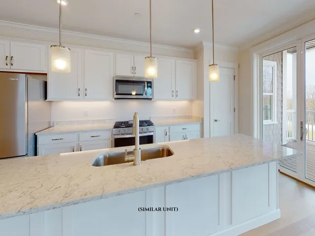 $733,733 | 1 Longview Drive, Unit 210, Atkinson, NH 03811