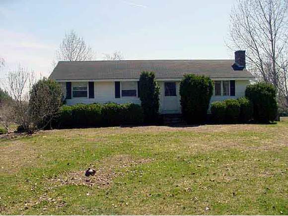 24 High Street Stratham, NH 03885 - Photo 1 of 5 Gallery Image 1