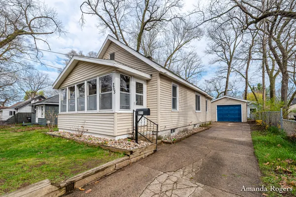 $229,900 | 255 Holly Street Southwest, Wyoming, MI 49548