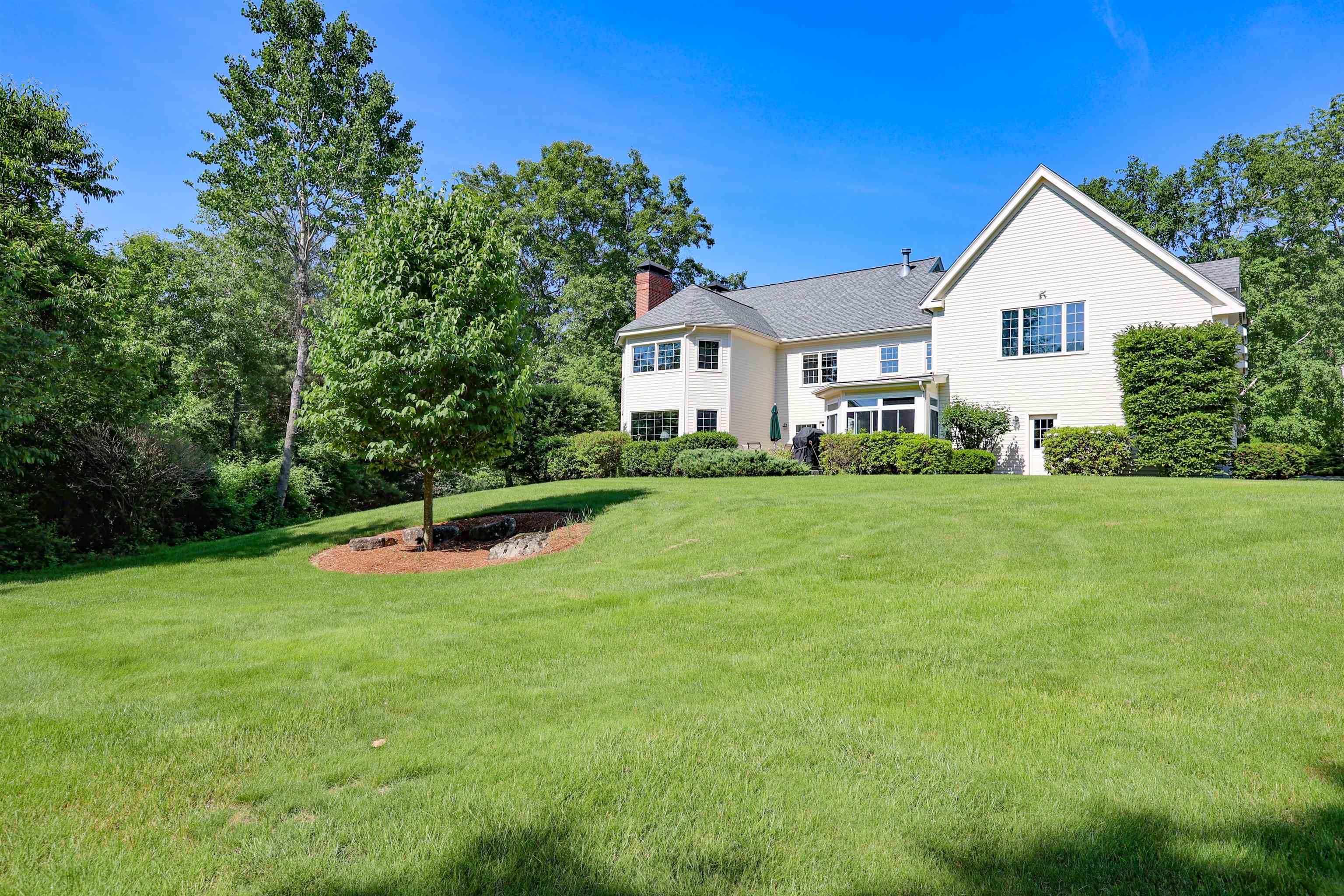73 Cider Mill Road Bedford, NH 03110 - Photo 3 of 40