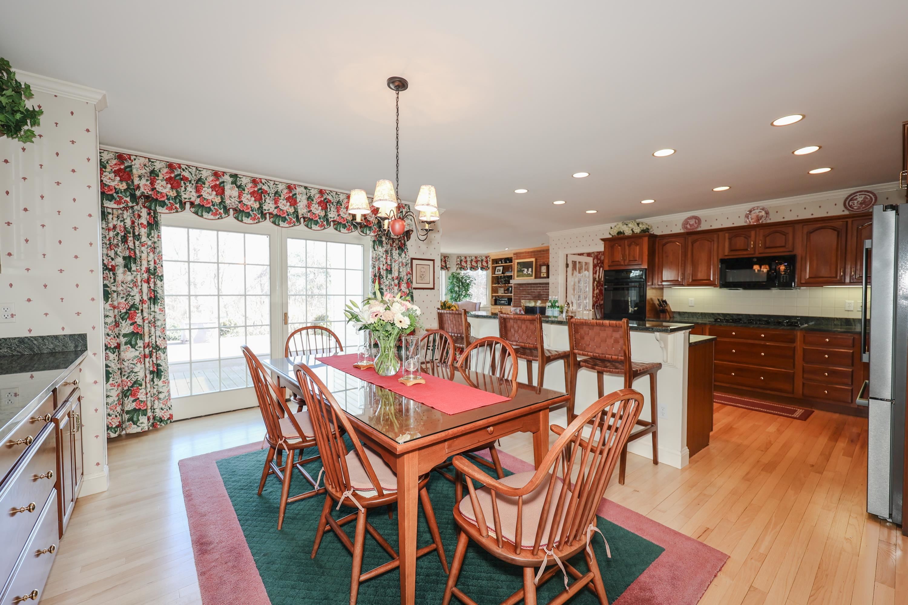73 Cider Mill Road Bedford, NH 03110 - Photo 4 of 40