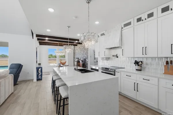 $629,000 | 113 Hidden Hills, Floresville, TX 78114