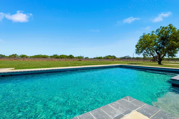 $629,000 | 113 Hidden Hills, Floresville, TX 78114