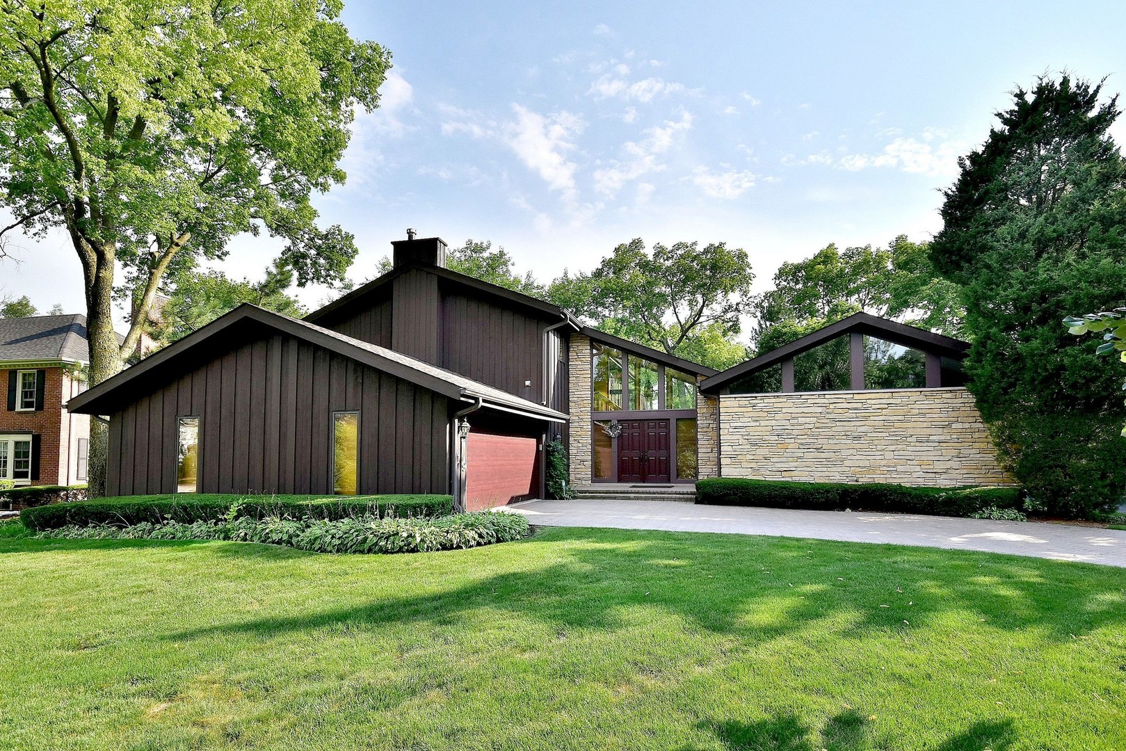 219 Shenstone Road Riverside, IL 60546 - Photo 2 of 7