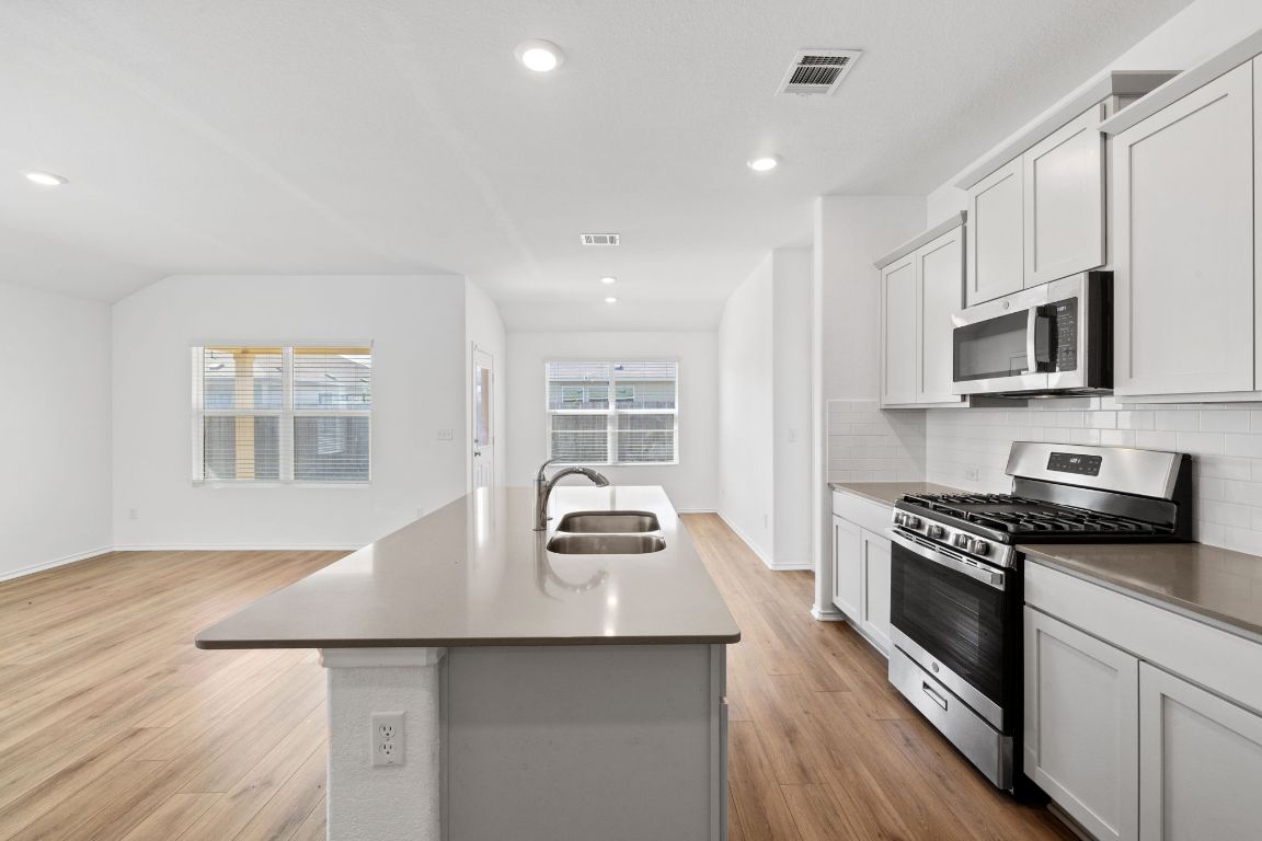 110 Madrid Kyle, TX 78640 - Photo 3 of 29