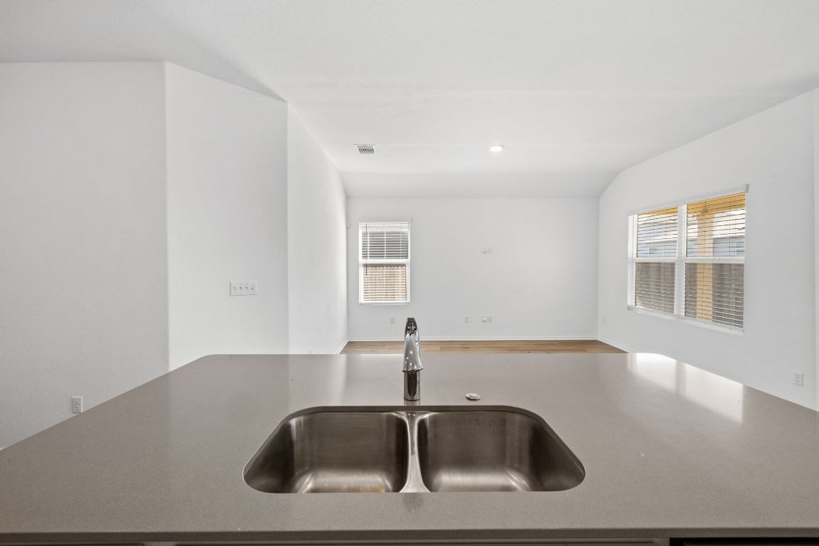 110 Madrid Kyle, TX 78640 - Photo 6 of 29