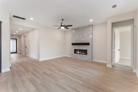 $750,000 | 8143 Fenway Hts Drive, The Woodlands, TX 77389