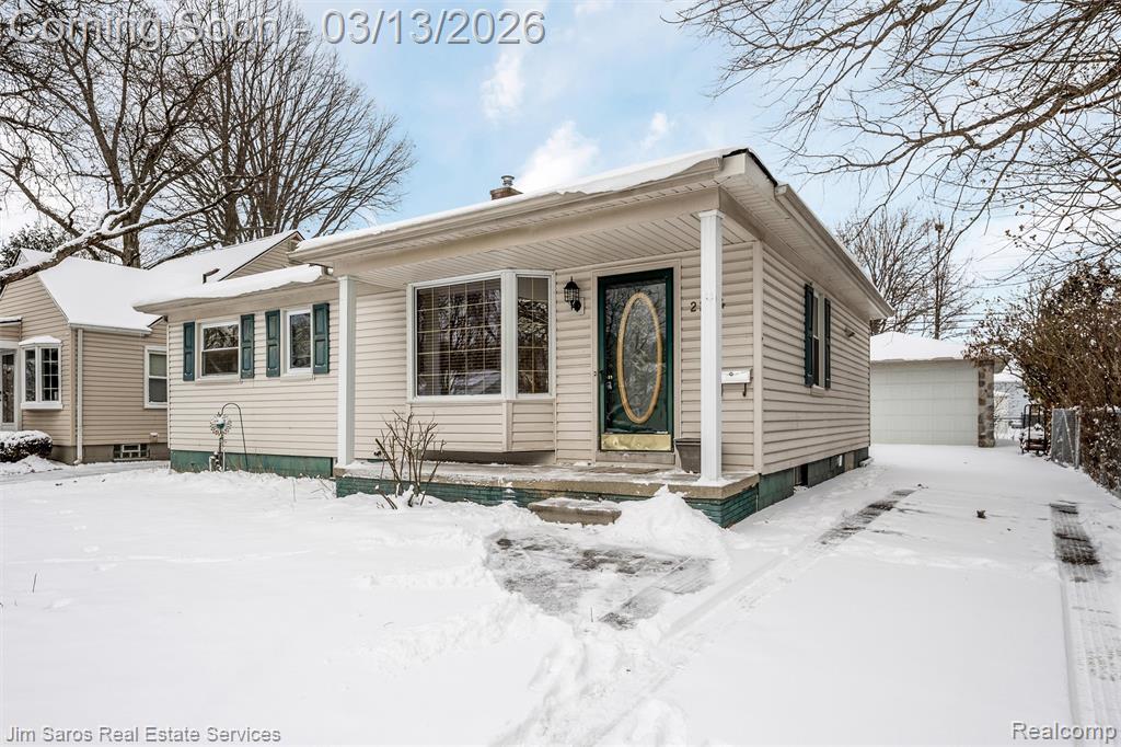 2204 Roslyn Road Grosse Pointe Woods, MI 48236 - Photo 2 of 34